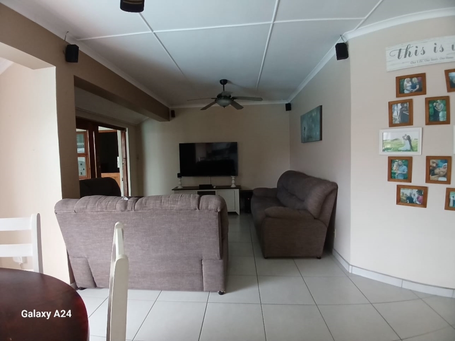 5 Bedroom Property for Sale in Beacon Bay Eastern Cape